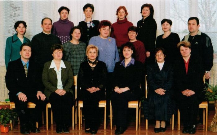 skolotāju kolektīvs 2003.g